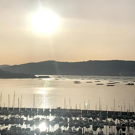 Con Vistas Al Mar Y A Vigo En *